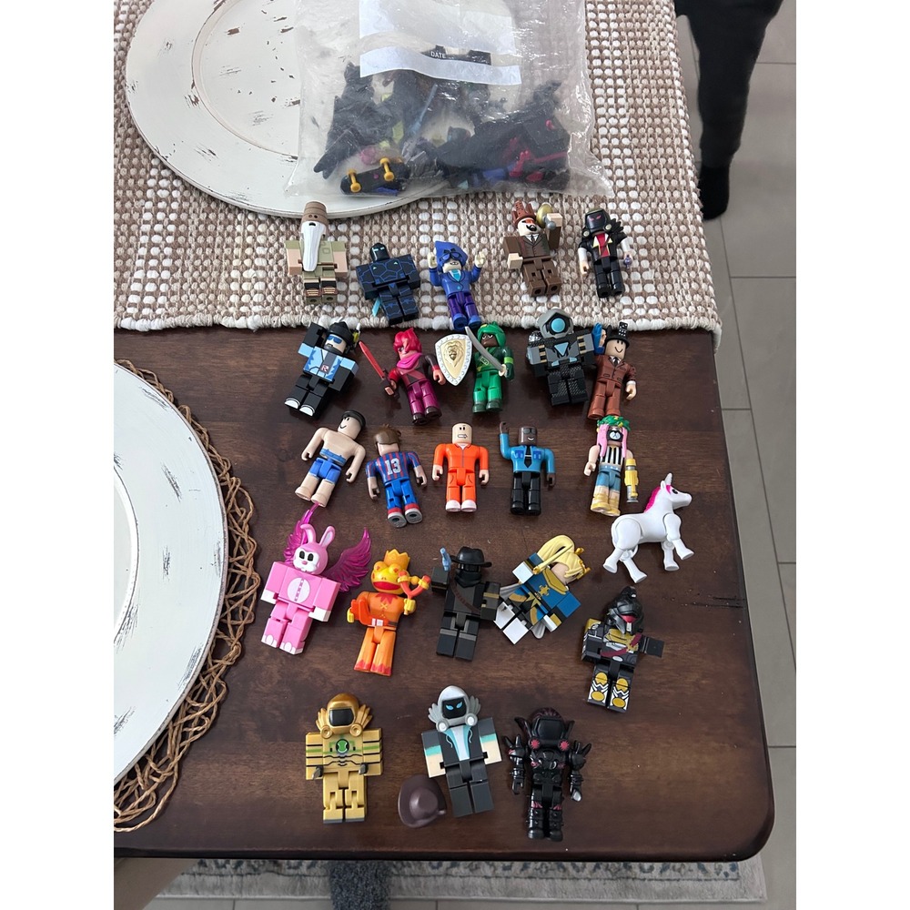 Roblox Action Figure Lot‎ 20+ Figures and Accessories Pink Bunny Ninja Unicorn